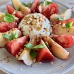 Salade de tomate et nectarine à la mozzarella