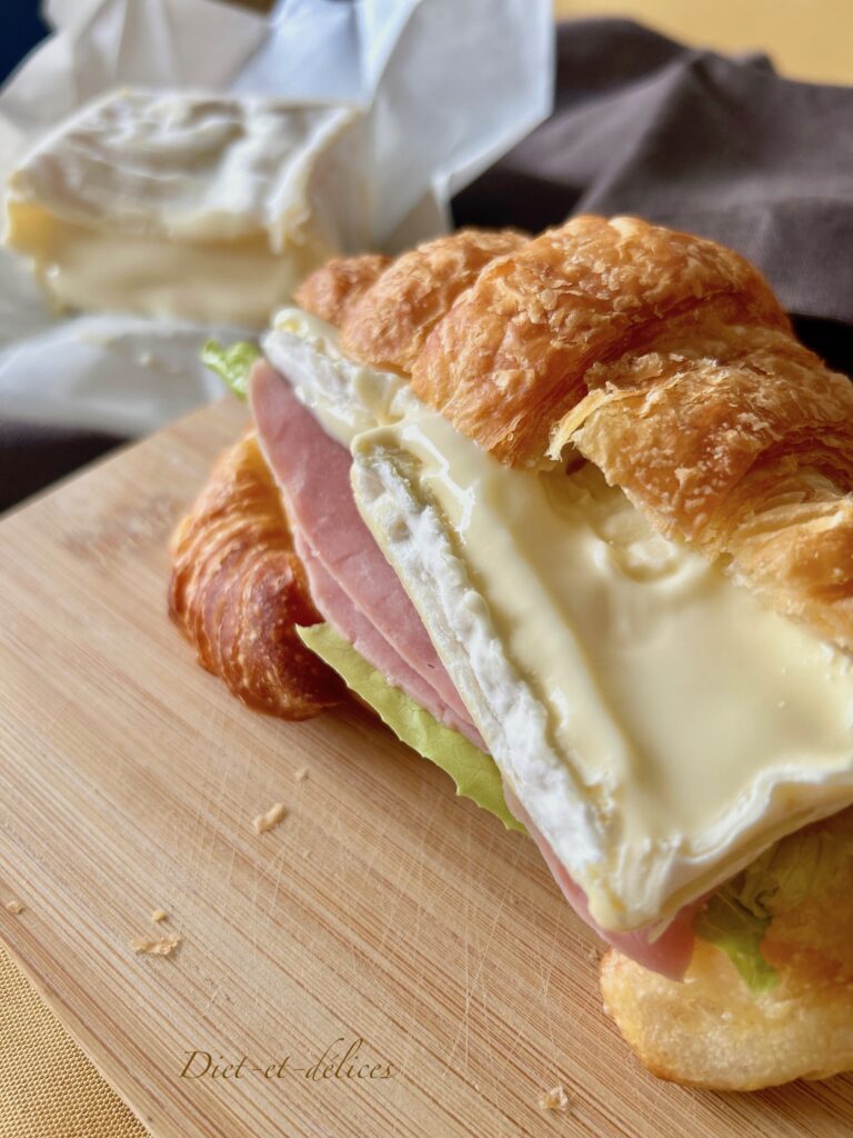 Croissants au jambon blanc et pavé d'Affinois 